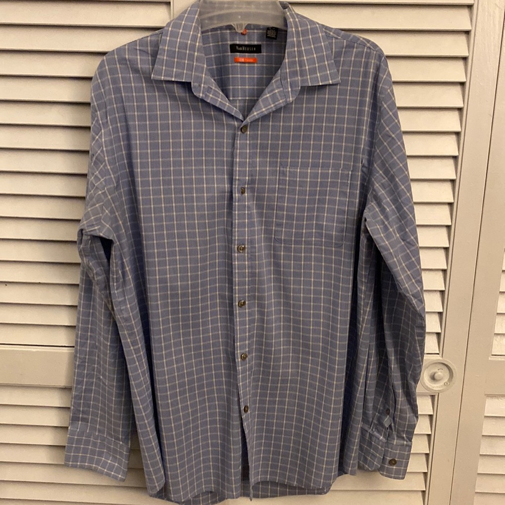 Men’s Van Heusen Long Sleeved Dress Shirt